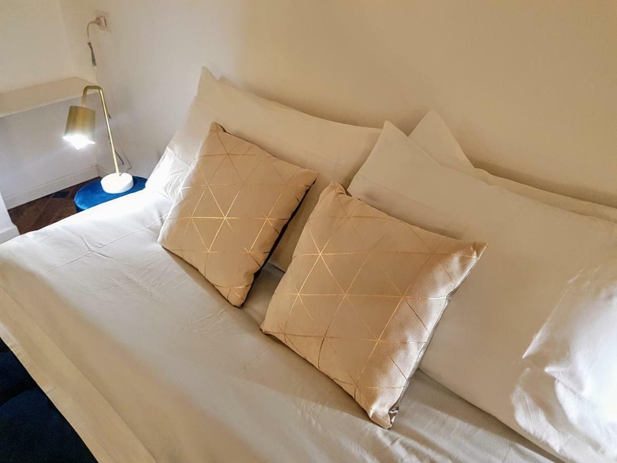 Piazza Martiri Apartment Кальярі Екстер'єр фото