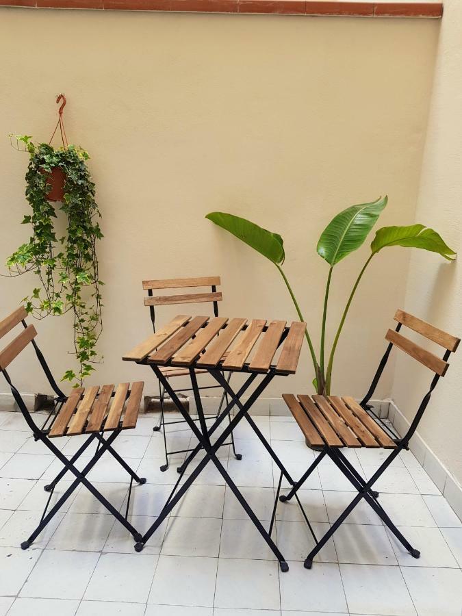 Piazza Martiri Apartment Кальярі Екстер'єр фото